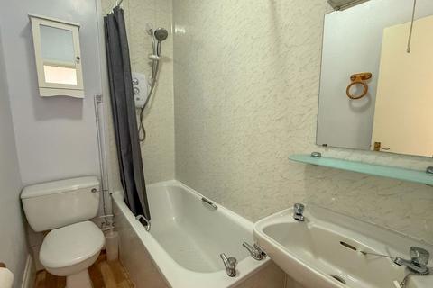 1 bedroom apartment to rent, Morgan Avenue, Torquay, TQ2 5RR