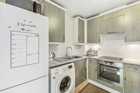 1 bedroom flat for sale, Victoria Road, London W3