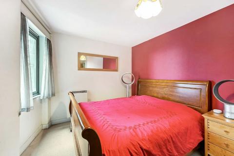 1 bedroom flat for sale, Victoria Road, London W3