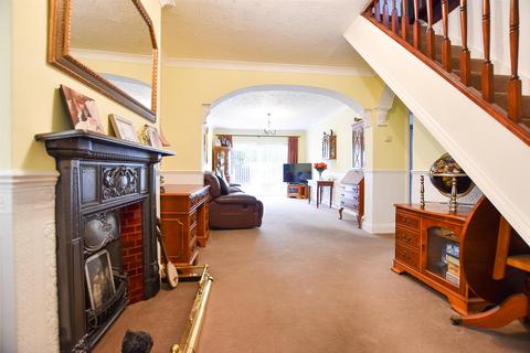 4 bedroom detached house for sale, High Street, Halling