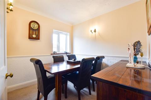 4 bedroom detached house for sale, High Street, Halling