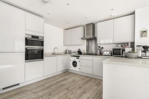 5 bedroom link detached house for sale, Aintree Way, Bicester