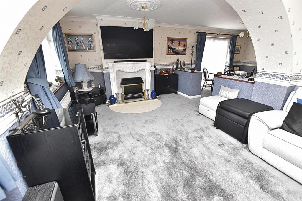 Lounge/dining room