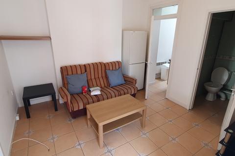 2 bedroom flat to rent, Flat 1, 26 Minny Street
