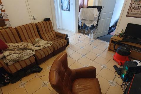 2 bedroom flat to rent, Flat 1, 26 Minny Street
