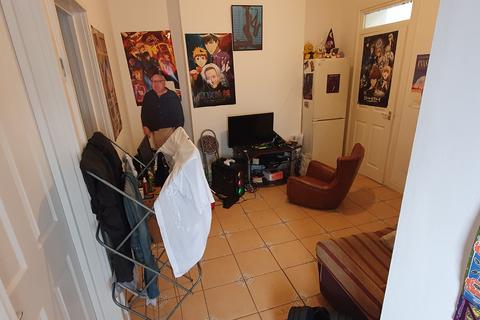 2 bedroom flat to rent, Flat 1, 26 Minny Street