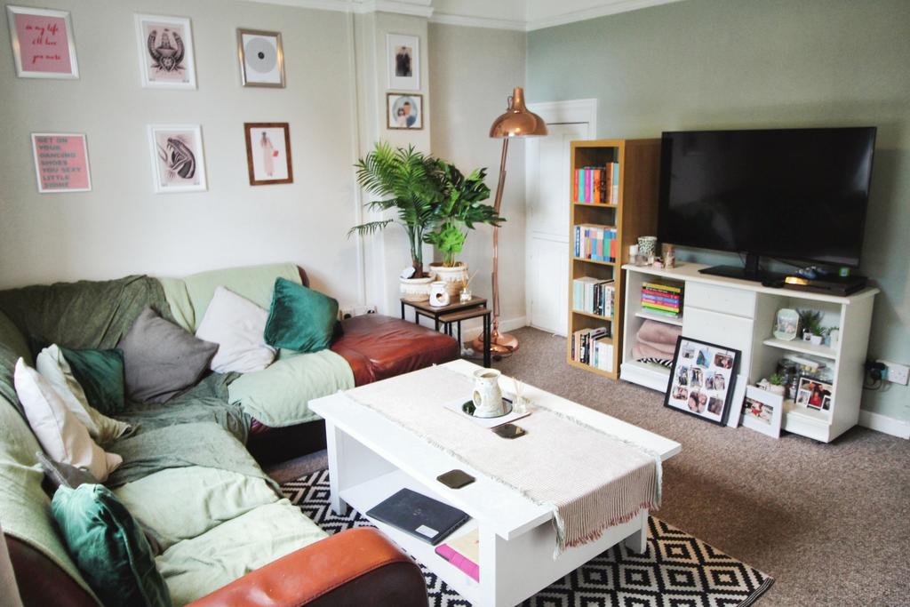 Lounge aspect 1.JPG