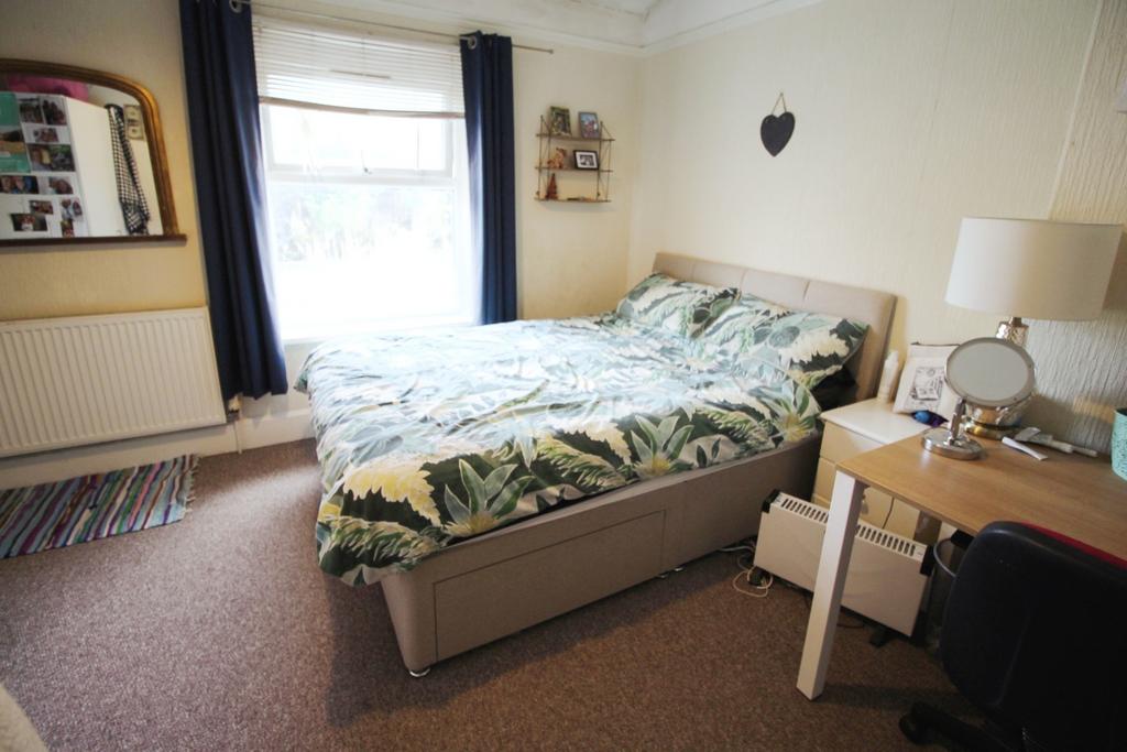 Bedroom 1.JPG