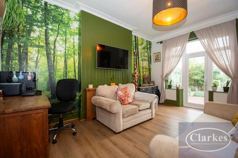 2 bedroom flat for sale, Lovely Garden Flat, Richmond Park Road