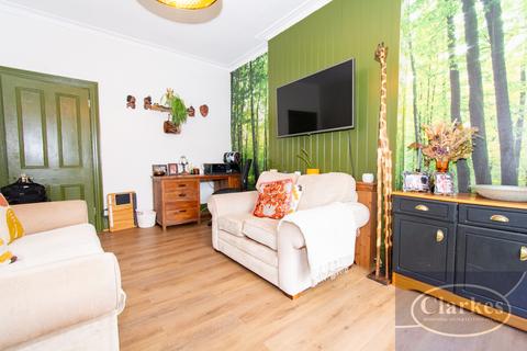 2 bedroom flat for sale, Lovely Garden Flat, Richmond Park Road