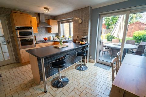 5 Dordon Close, Shirley, Solihull, B90 1AH
