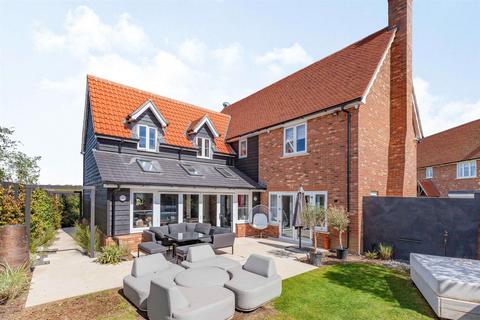 3 Rainbird Place, Pilgrims Hatch, Brentwood, CM14 5UR