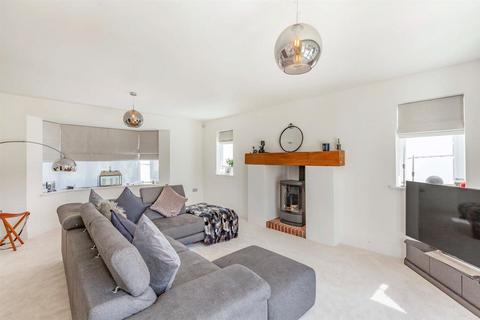 3 Rainbird Place, Pilgrims Hatch, Brentwood, CM14 5UR