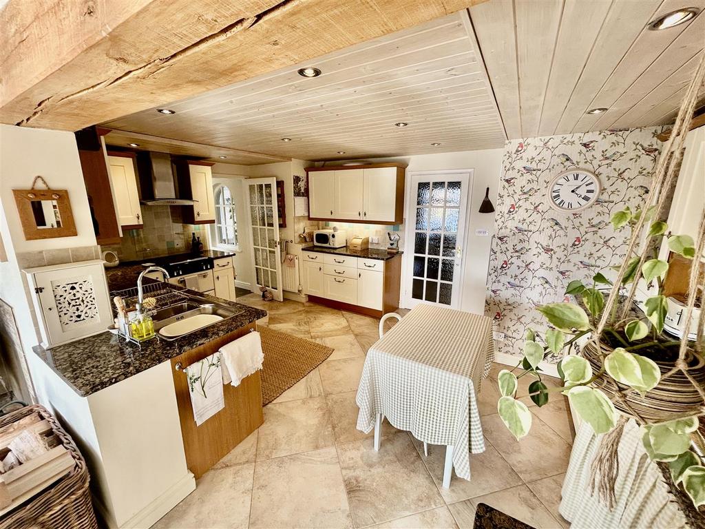 Kitchen.JPG
