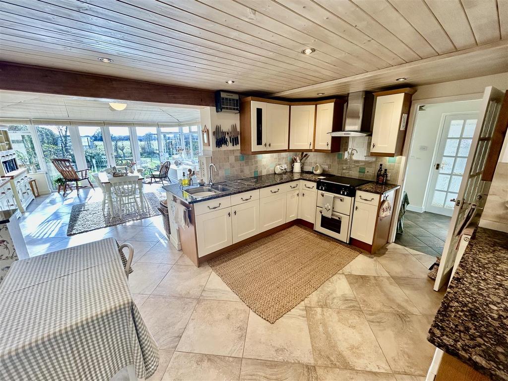 Kitchen1.JPG