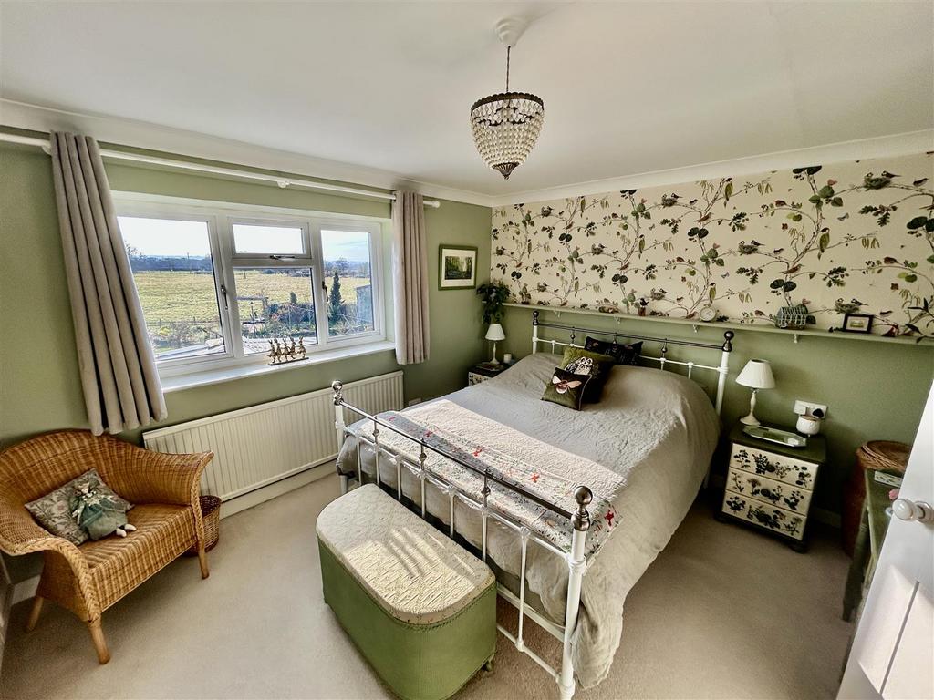 Bed1.JPG
