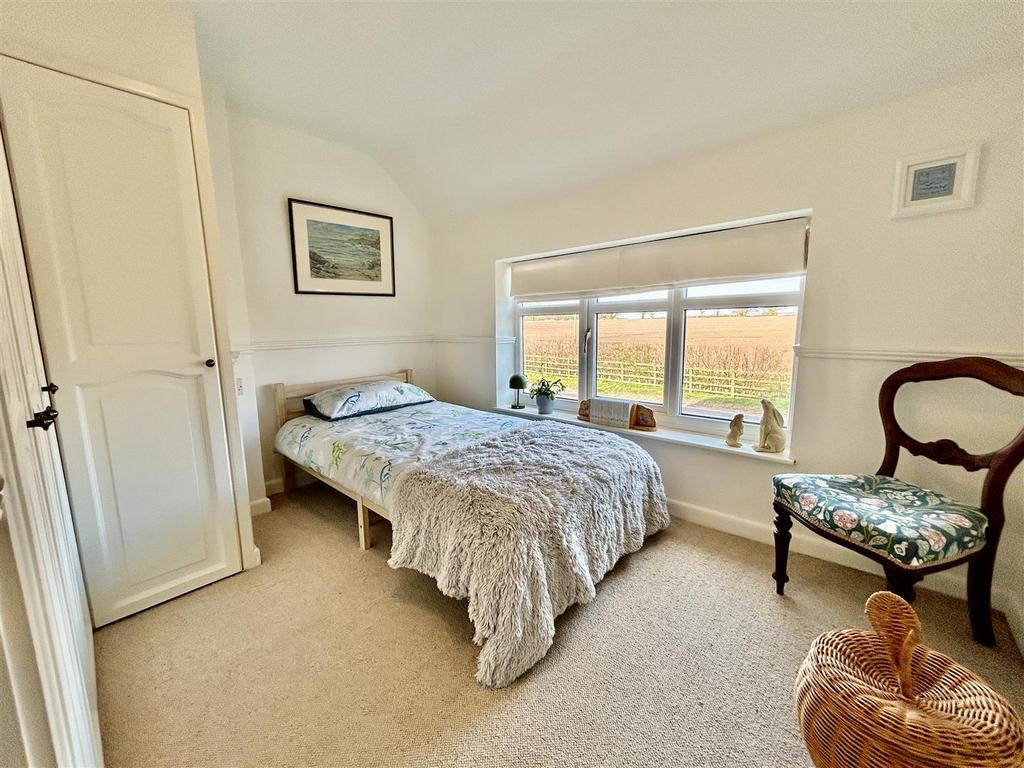 Bed3.JPG
