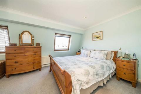 9 Ditton Reach, Thames Ditton, KT7 0XB
