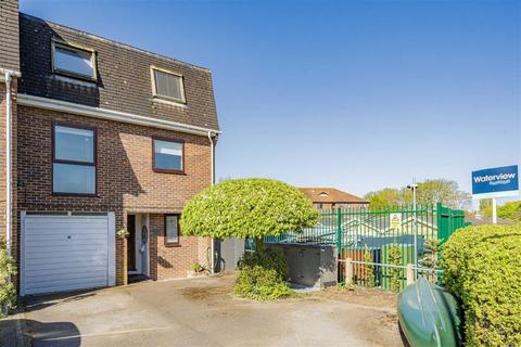 9 Ditton Reach, Thames Ditton, KT7 0XB