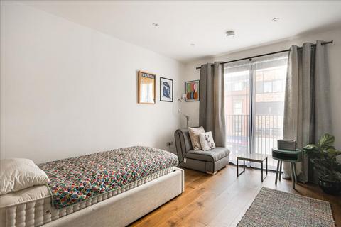 Studio to rent, Westworth House, 1 Down Place, London, W6