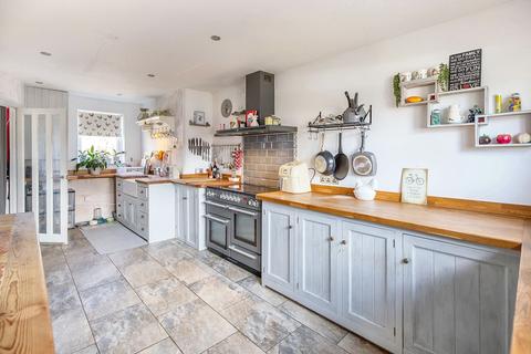 19 Cowbridge Crescent, Malmesbury, SN16 9LY
