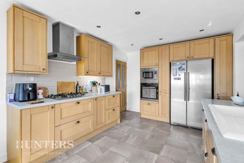 14 Bardsley Vale Avenue, Oldham, OL8 3HZ