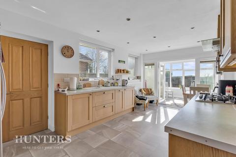 14 Bardsley Vale Avenue, Oldham, OL8 3HZ