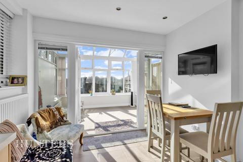 14 Bardsley Vale Avenue, Oldham, OL8 3HZ