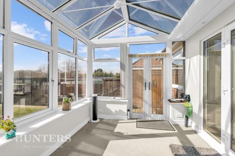 14 Bardsley Vale Avenue, Oldham, OL8 3HZ