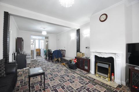 4 bedroom terraced house to rent, Sandford Road, East Ham, E6