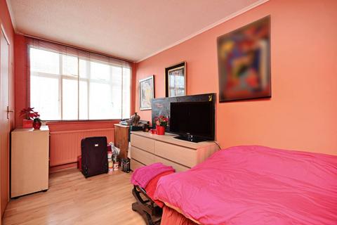 1 bedroom flat for sale, Shepherds Bush Green, Shepherd's Bush, London, W12