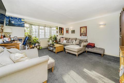 2 bedroom flat for sale, Copley Road, Stanmore HA7