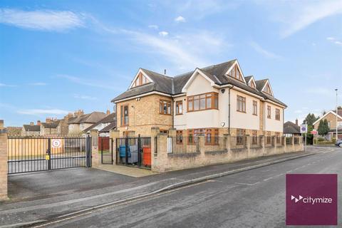 2 bedroom flat for sale, Mawney Road, Romford