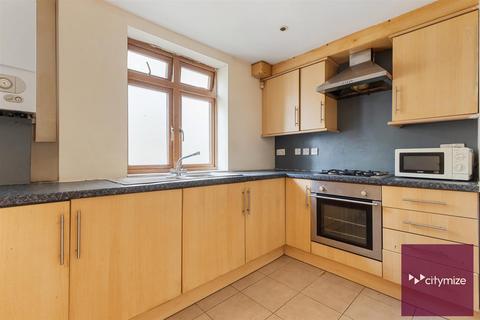 2 bedroom flat for sale, Mawney Road, Romford