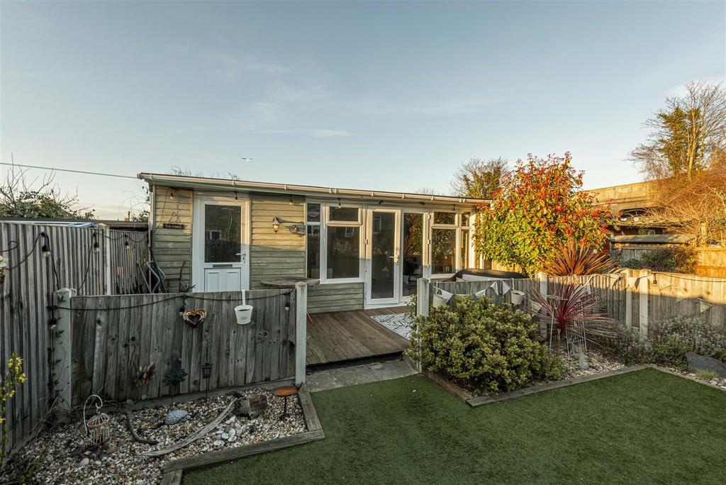 Orchard Road, Westbrook - 4 bedroom semi detached