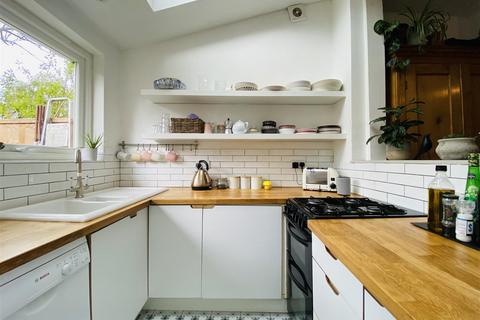 51 Huntly Road, London, SE25 6QY