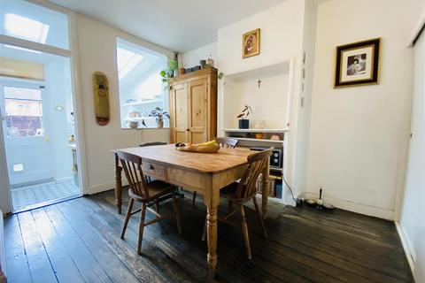 51 Huntly Road, London, SE25 6QY