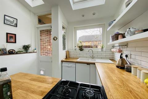 51 Huntly Road, London, SE25 6QY