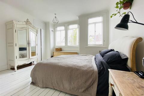 51 Huntly Road, London, SE25 6QY