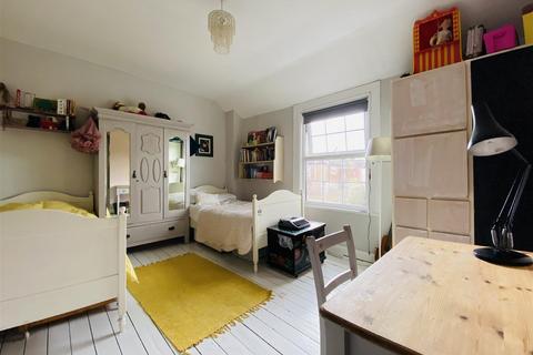 51 Huntly Road, London, SE25 6QY