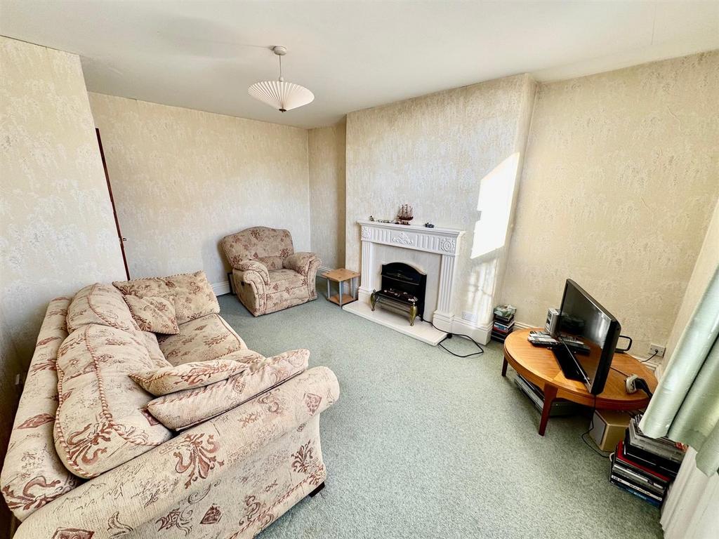 Lounge 3.jpg