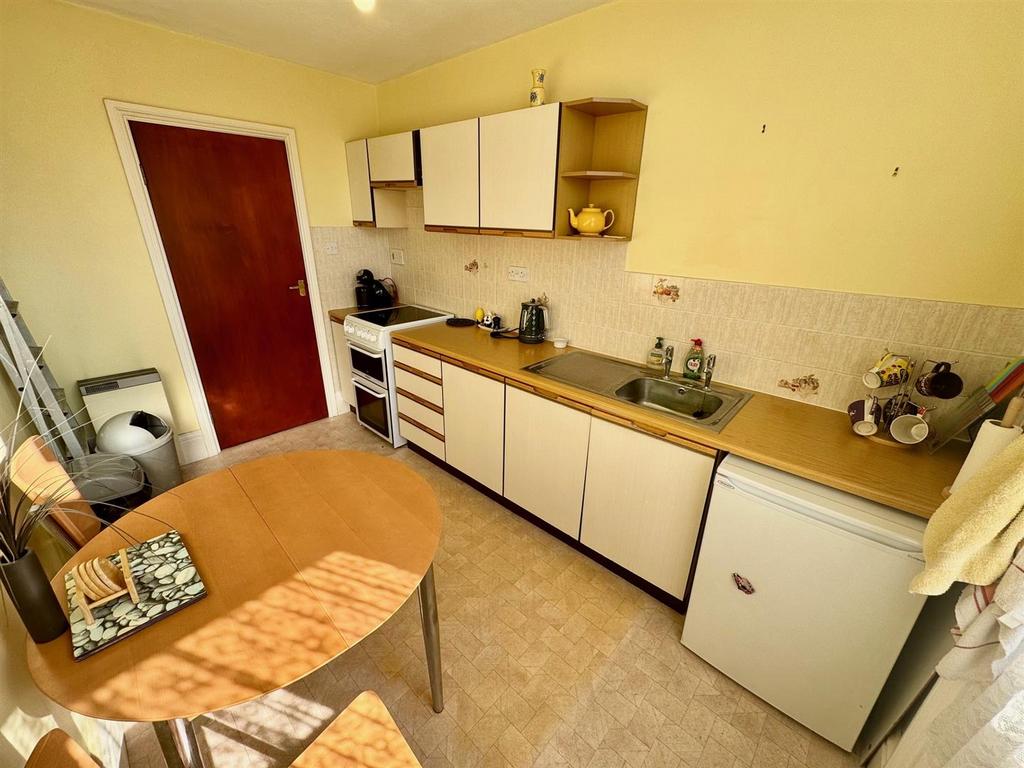Kitchen 4.jpg