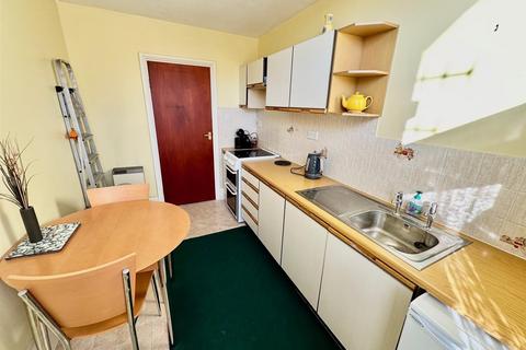 1 bedroom flat for sale, Royal Avenue, Scarborough
