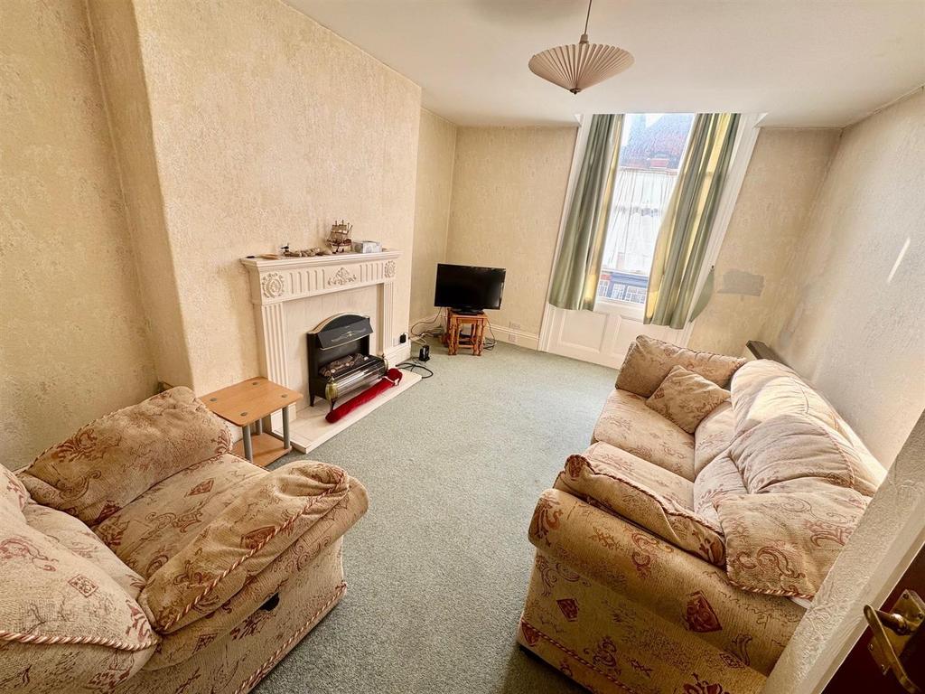 Lounge 4.jpg