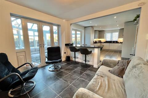 4 bedroom detached house for sale, New Road, Tintwistle, Glossop