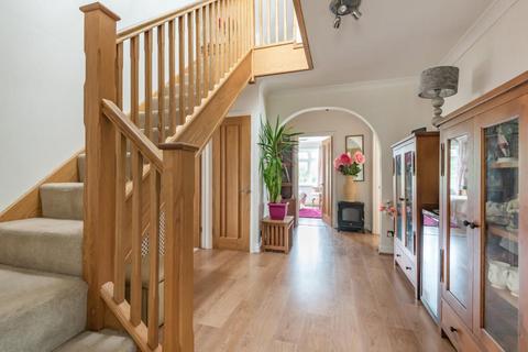 Walton Cottage Springvale Avenue, Kings Worthy, Winchester, SO23 7LH