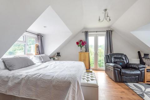 Walton Cottage Springvale Avenue, Kings Worthy, Winchester, SO23 7LH