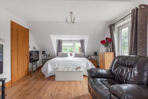 Walton Cottage Springvale Avenue, Kings Worthy, Winchester, SO23 7LH
