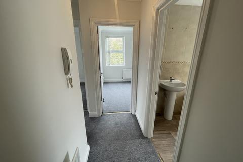 2 bedroom flat to rent, Sandringham Road, Poole BH14