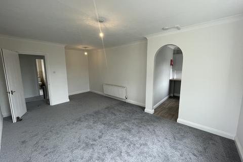 2 bedroom flat to rent, Sandringham Road, Poole BH14